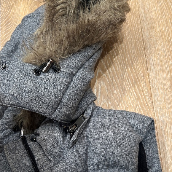 Banana Republic Gray Puffer Vest - Picture 6 of 9